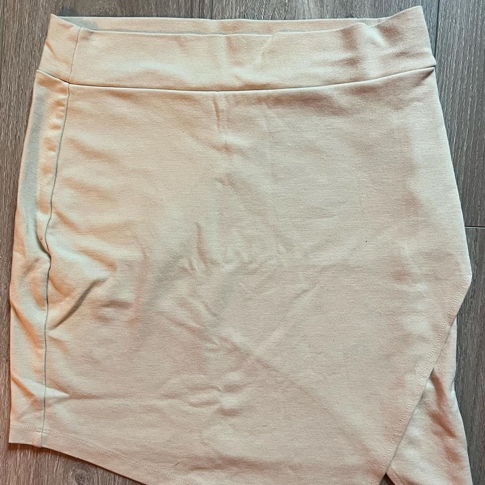 FOREVER 21-STRETCHY BODY-CON BEIGE SKIRT